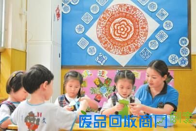 教娃娃剪纸的钱老师冲上总榜第一