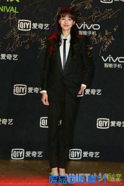 李小璐炫耀体重不足90斤盘点娱乐圈腿细如针的女星：郑爽唐嫣佟丽娅林允儿