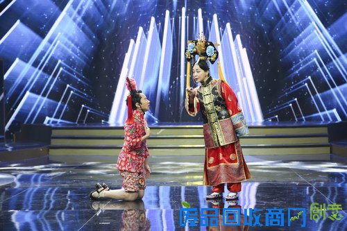 王祖蓝短袜肉丝混搭风出演“舞娘版容嬷嬷”