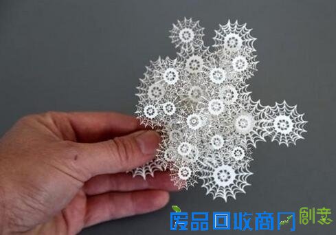 艺术家创三维剪纸:灵感来自培养皿 美轮美奂密集恐惧慎入