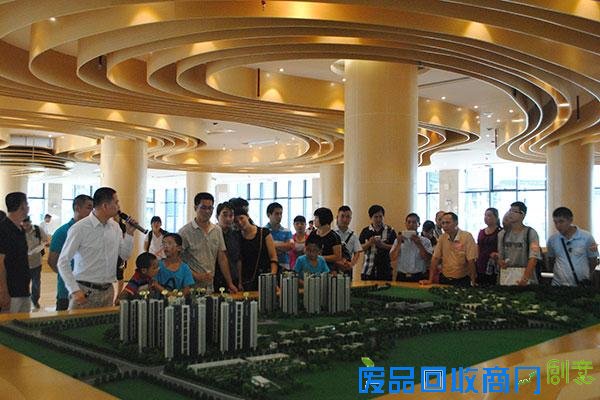 迎风起飞 风筝节滴滴家属玩转自由人花园