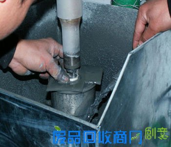 【翡翠课堂】教你区别手工雕刻的翡翠和机压翡翠