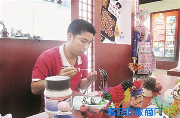 赖维君：不懈努力 只为保护传承非遗