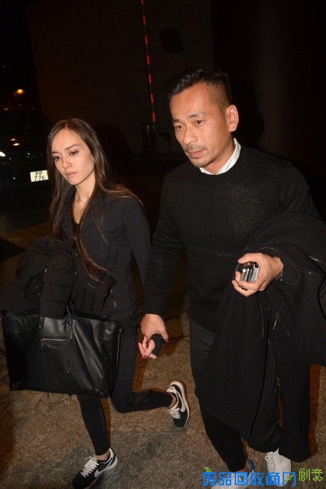 娱乐大亨前脚与老婆离婚 后脚带小三周游列国