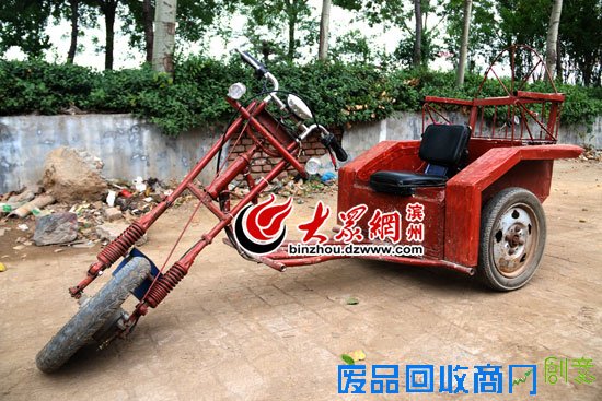 电动车特有的长而倾斜的车把,设计灵感源于哈雷摩托。 电动车特有的长而倾斜的车把,设计灵感源于哈雷摩托。