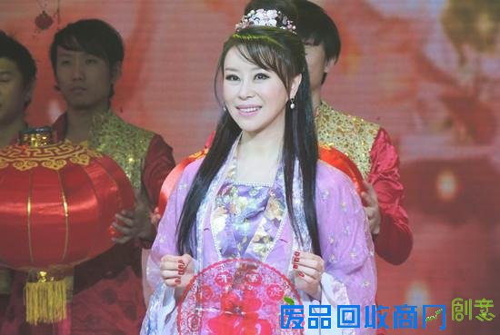 祖海亮相《过年七天乐》 逛庙会送窗花过大年