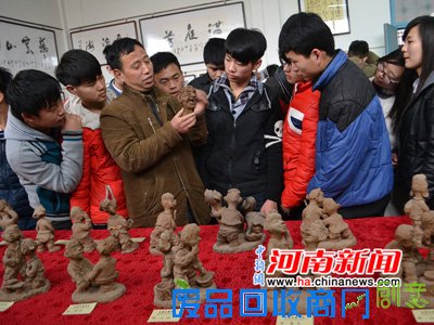 乡村教师擅“玩”泥巴 黄河泥捏出童年印象（图）