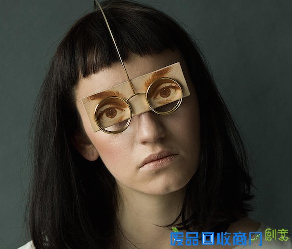 潮人们，这些专为眼眶、鼻尖设计的首饰太适合你们了