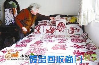 徐州78岁大妈剪百猴闹春系非遗项目传承