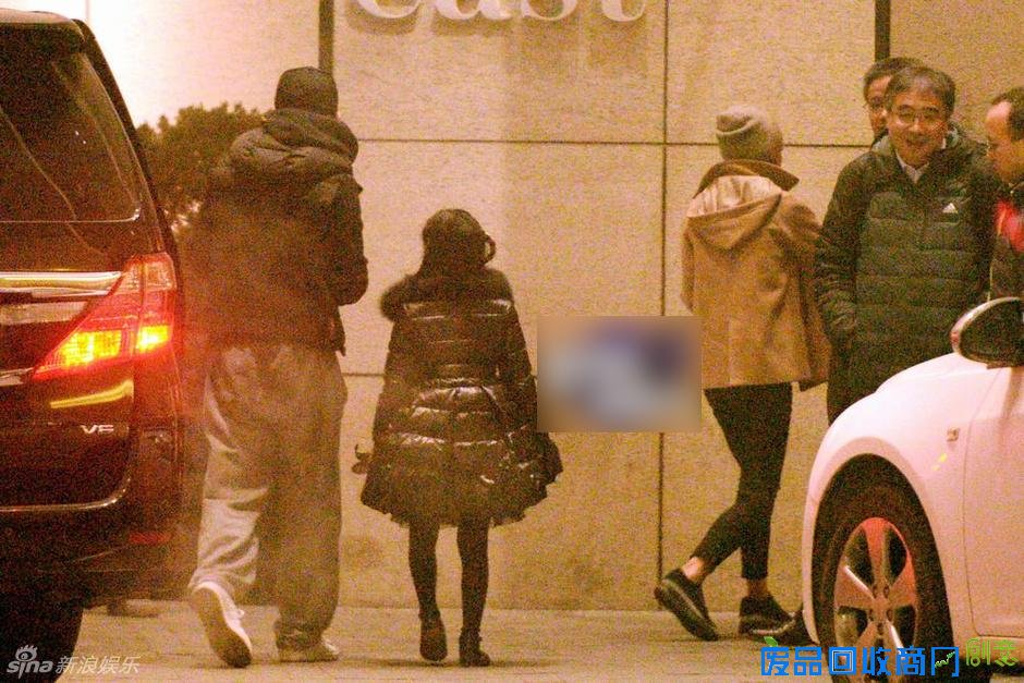 文章马伊琍全家聚会 女儿爱马打扮俏皮十分可爱