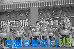 2月1日，小年来临。值此时节，2016“我们的节日春节－中国平遥年”启动仪式在平遥古城迎薰门广场隆重举行。在“百猴迎春”“歌舞响春”“鼓乐贺春”的喜庆氛围里，中国平遥年系列活动正式拉开帷幕。随后，平遥县百名书法家挥毫泼墨向民众赠送春联，传递“正能量”的红色剪纸艺术展向观众开放，让游客感受到一份浓浓的“春”意。