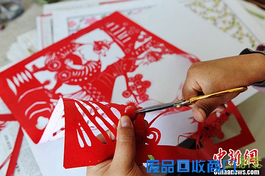 甘肃女教师历时十年剪纸画200幅贯穿《西游记》故事