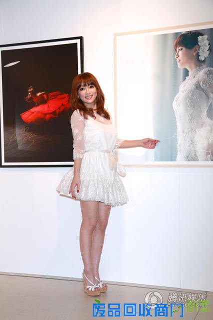 36岁滨崎步首次举办写真展 自夸照片很棒