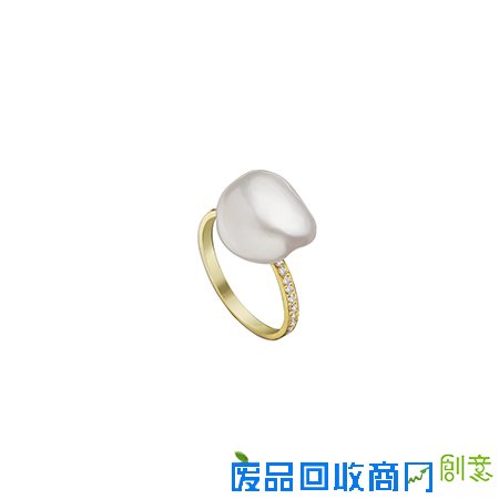 指尖新风潮 十款珍珠戒指的街拍搭法