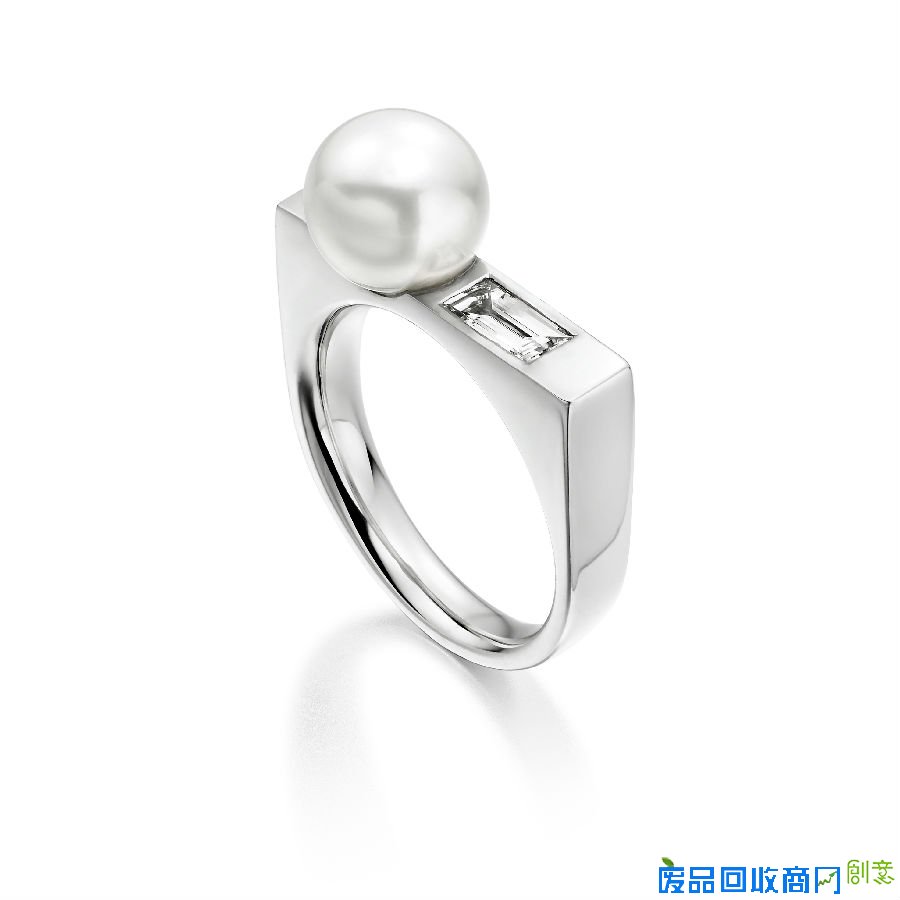 指尖新风潮 十款珍珠戒指的街拍搭法