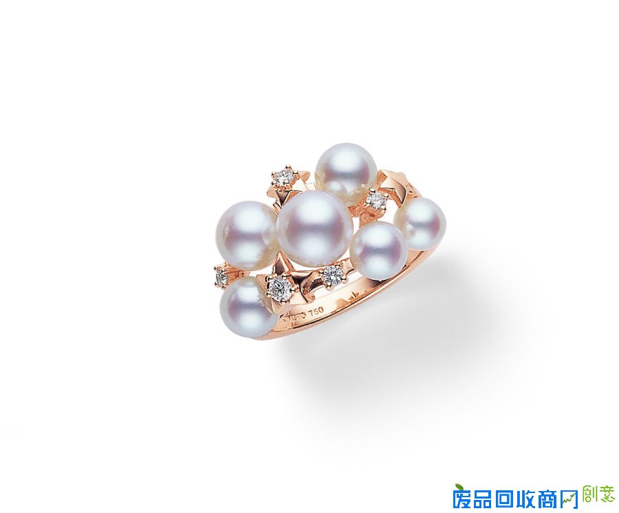 指尖新风潮 十款珍珠戒指的街拍搭法