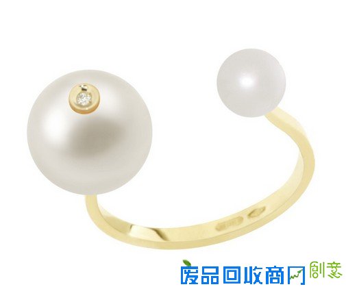 指尖新风潮 十款珍珠戒指的街拍搭法