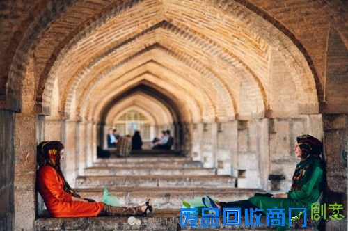 头巾遮不住伊朗美女的风情万种