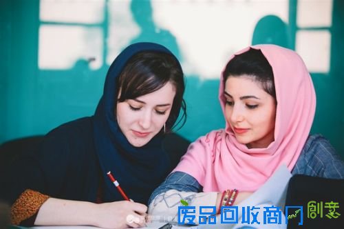 头巾遮不住伊朗美女的风情万种