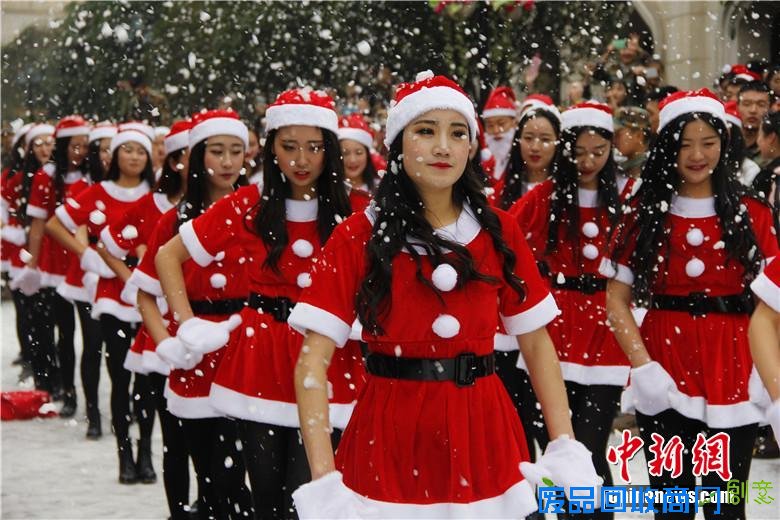 四川一高校人工降雪过圣诞 超唯美浪漫 四川一高校人工降雪过圣诞 超唯美浪漫