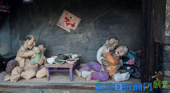 刘老根大舞台不雅泥塑被拆 袒胸露乳令路人脸红▏ 刘老根大舞台不雅泥塑被拆