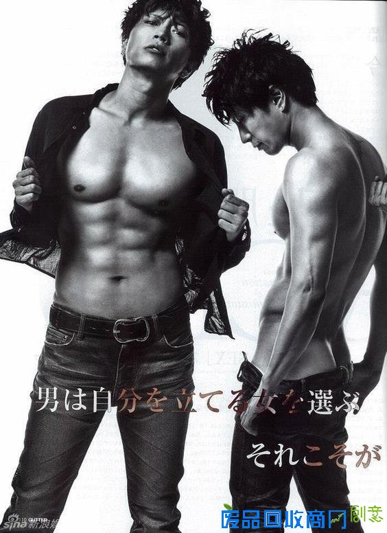 27岁日男星全裸cos黑杰克 秀腹肌给粉丝摸