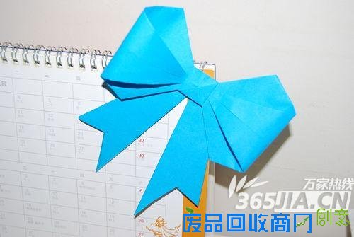 合肥90后MM最爱的蓝色蝴蝶结折纸特写