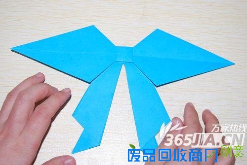 合肥90后MM最爱的蓝色蝴蝶结折纸步骤七