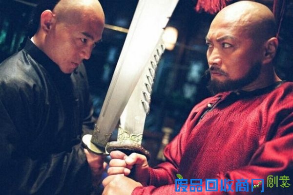 在三国演义里他一人演四个角色，水浒传一人演两个，你还看不出来