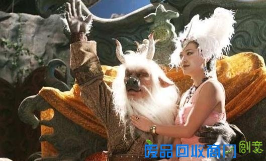 在三国演义里他一人演四个角色，水浒传一人演两个，你还看不出来