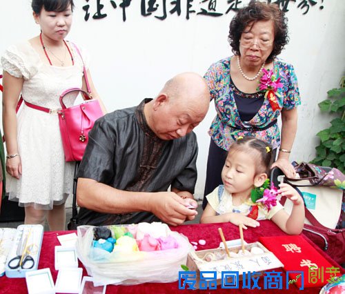 张俊显现场表演