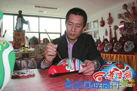 宝鸡社火脸谱画在碗碟上 这事上央视《新闻联播》