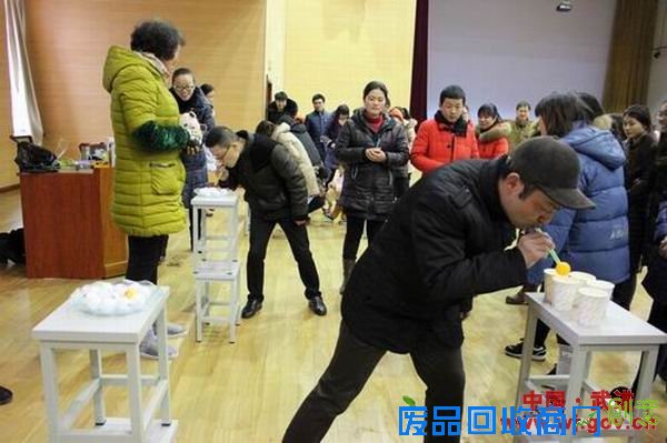 戴溪小学教职工趣味运动会活跃教师身心