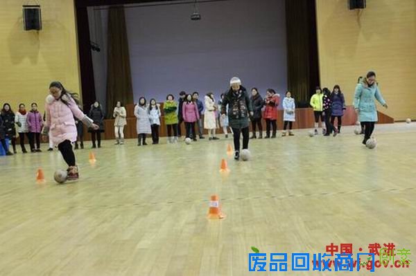 戴溪小学教职工趣味运动会活跃教师身心