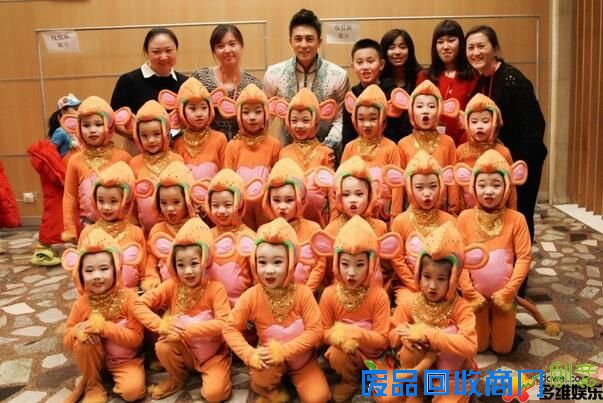 杜淳二登春晚 精美回族服饰花费一月制作