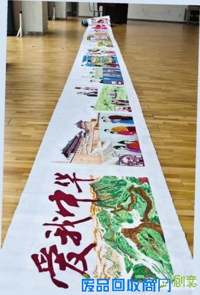 李治贴62米56民族风情布贴画 将申吉尼斯纪录