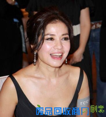 年过50岁依然活跃的不老女妖 钟楚红林青霞赵雅芝上榜