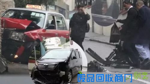 【港台娱乐新闻】富豪刘銮雄座驾被严重撞毁 所幸无人受伤