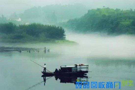 关于查济风光，有诗赞曰：“十里查村九里烟，三溪汇流万户间，寺庙亭台塔影下，小桥流水杏花天”。（图文综合环球网、新华网）