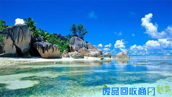 每一个小岛都有自己的特点,阿尔达布拉岛也是著名的龟岛,岛上生活着数以万计的大海龟;弗雷加特岛是一个“昆虫的世界”;孔森岛是“鸟雀天堂”;伊格小岛盛产各种色彩斑斓的贝壳。