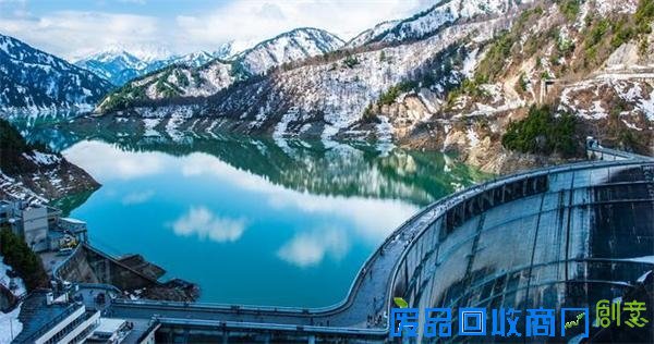 在这里,你能找到各种文艺复兴式的老房子,也可以看到洋葱状屋顶的教堂钟楼。