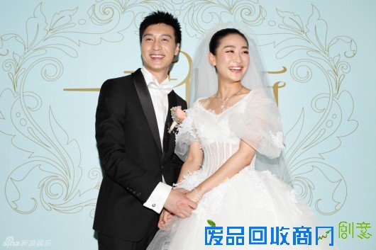 陶欣然何建泽唯美大婚 新人甜蜜亲吻