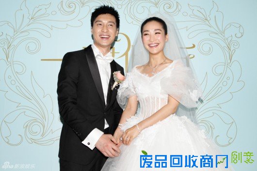 陶欣然何建泽唯美大婚 新人甜蜜亲吻