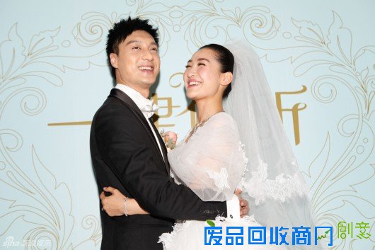 陶欣然何建泽唯美大婚 新人甜蜜亲吻
