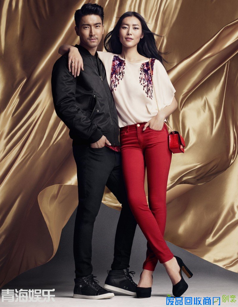 崔始源刘雯 甜蜜演绎猴年穿搭