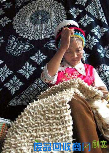 板蓝根做原料 神奇的白族扎染（图）