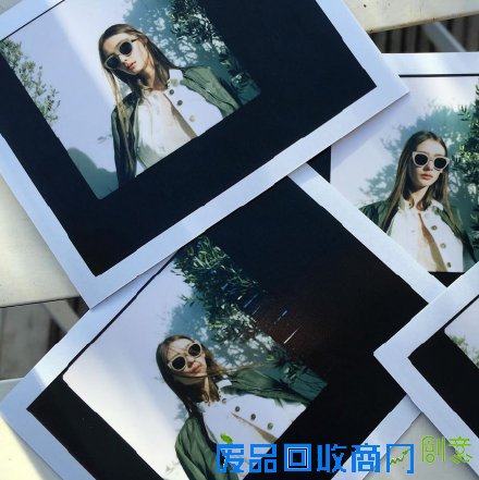 贝家大少不爱足球爱摄影 首次掌镜Burberry