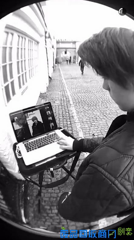 贝家大少不爱足球爱摄影 首次掌镜Burberry