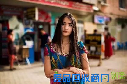走遍30多个国家 只为美女