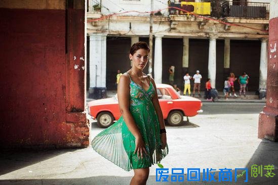 走遍30多个国家 只为美女